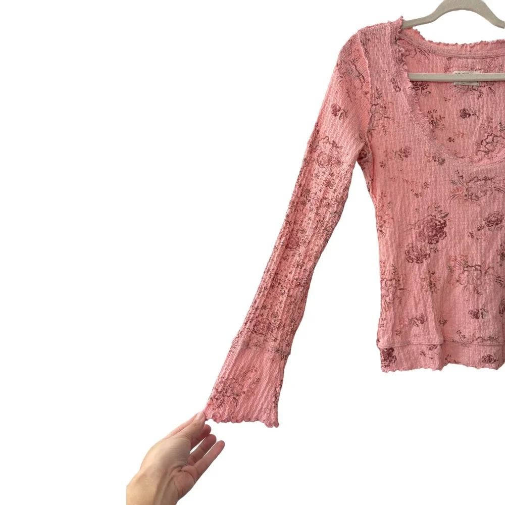 We the Free Clover Pink Floral Thermal Long Sleeve Lettuce Hem‎ Top Size Small